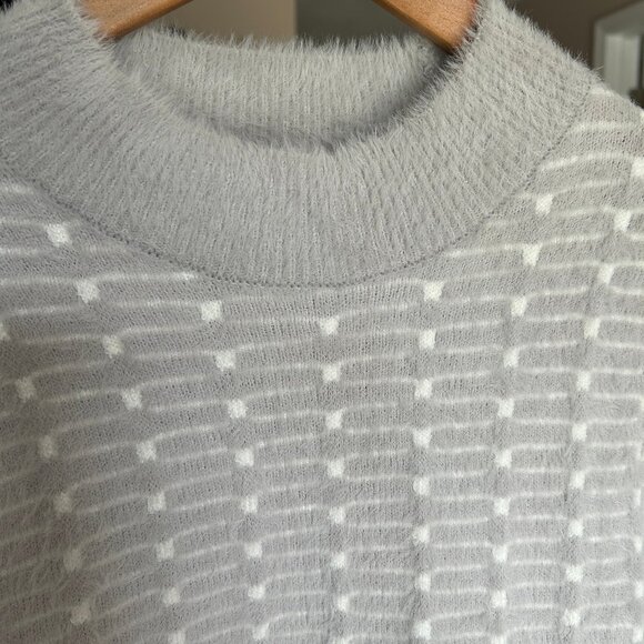Love Scarlett Super Soft Sweater Gray White Geometric Pattern Womens Size Small - Picture 4 of 9